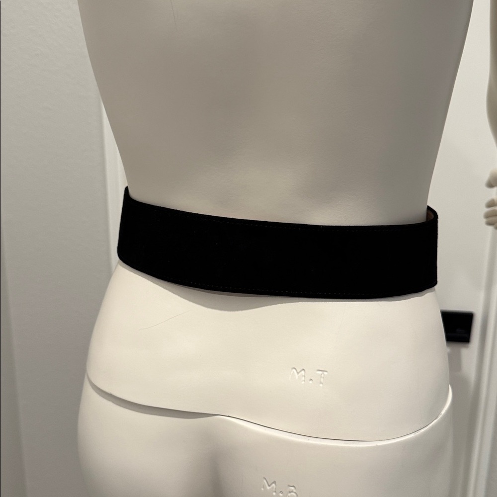 Vintage Donna Karan wide black suede belt with a large gold-tone buckle - Picture 3 of 12